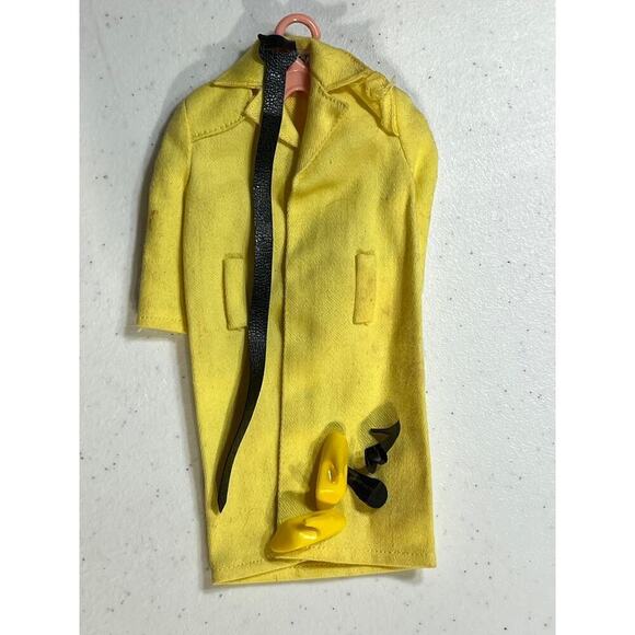 Vintage Barbie Yellow Trench Coat/ Jacket. W/ matching belt and 2 pairs of shoes - Picture 4 of 5